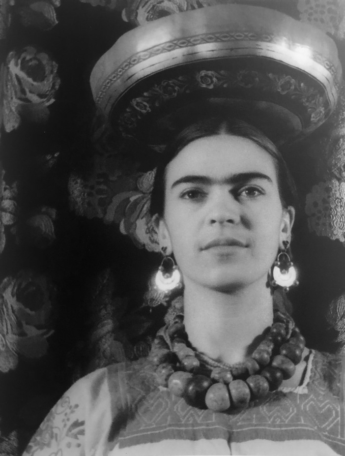 Frida Kahlo arriva a Sanremo, un viaggio sensoriale sull’intero universo di vita della pittrice, icona e mito del Messico Frida Kahlo arriva a Sanremo, un viaggio sensoriale sull’intero universo di vita della pittrice, icona e mito del Messico