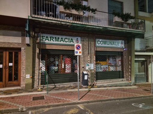 Rapina alla farmacia di Ospedaletti, un uomo minaccia la dottoressa e ruba mille e 200 euro: indagini in corso dei Carabinieri