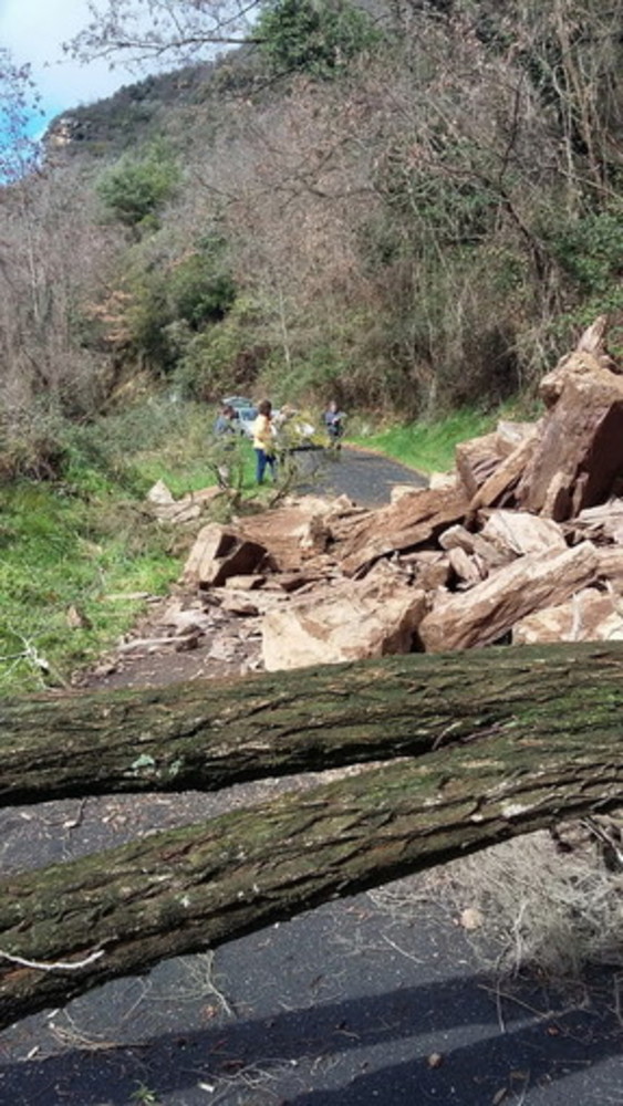 Molini di Triora: dopo lo smottamento del terreno, riaperta a senso unico alternato la strada per Glori