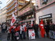 Sanremo: flash mob dei sostenitori di Oscar Giannino davanti all'Ariston Sanremo: flash mob dei sostenitori di Oscar Giannino davanti all'Ariston