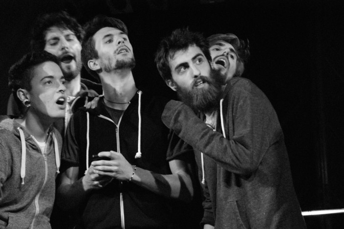 Apricale e Pigna: in scena lo spettacolo teatrale "Figli Maschi", dedicato all’identità del genere maschile