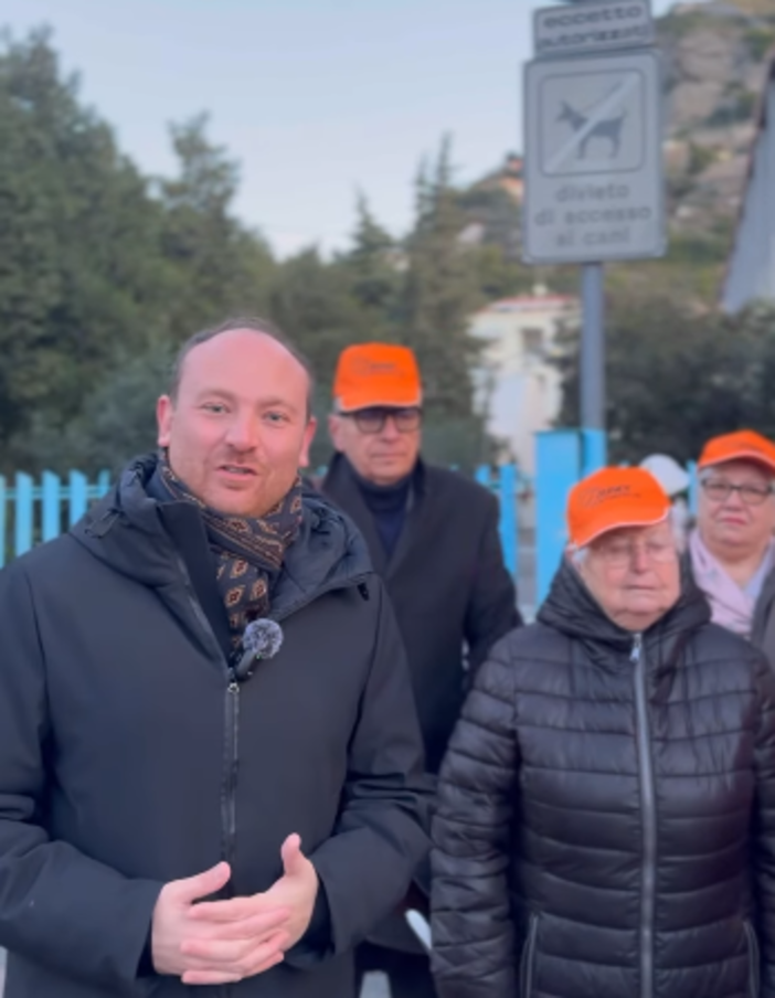 Ventimiglia, tornano i nonni vigile davanti alle scuole. Di Muro: "Nuovo servizio per la cittadinanza" (Foto) Ventimiglia, tornano i nonni vigile davanti alle scuole. Di Muro: "Nuovo servizio per la cittadinanza" (Foto)
