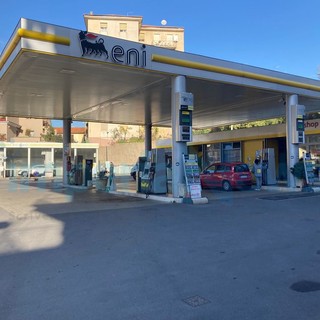 Imperia: furto nella notte al distributore Eni di via XXV Aprile, rubato l'incasso (foto)