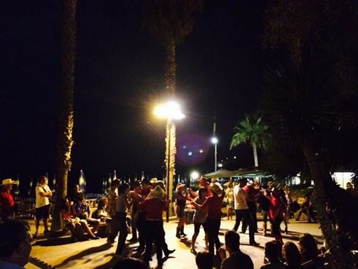 San Lorenzo al Mare: tanti eventi serali insieme ai commercianti del CIV "Il giardino di Magdala" San Lorenzo al Mare: tanti eventi serali insieme ai commercianti del CIV "Il giardino di Magdala"