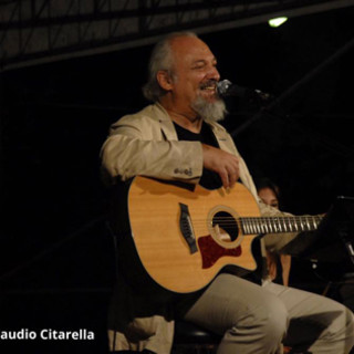 Eugenio Finardi incanta Bordighera e cala il sipario sulla rassegna 'd’Autore e d’Amore' 2015 Eugenio Finardi incanta Bordighera e cala il sipario sulla rassegna 'd’Autore e d’Amore' 2015