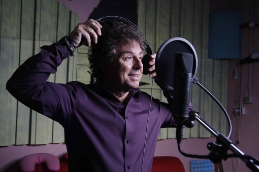 A Radio Onda Ligure Franco Fasano  presenta il suo nuovo disco:  “Mi va di cantarle così”