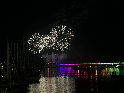 Capodanno a Sanremo, PRC critica la scelta dei fuochi d’artificio: “Mancato coraggio nel superare una tradizione superata” Capodanno a Sanremo, PRC critica la scelta dei fuochi d’artificio: “Mancato coraggio nel superare una tradizione superata”