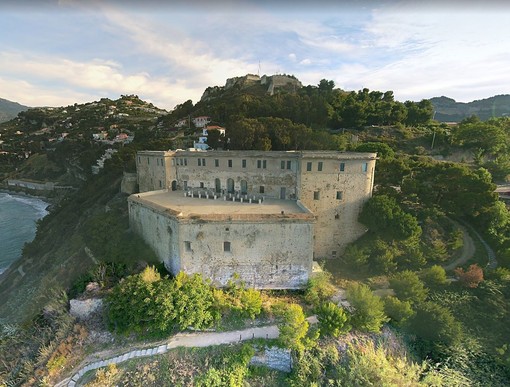 Ventimiglia: visita guidata al cantiere dell’allestimento multimediale 'oltremare' al Forte dell’Annunziata