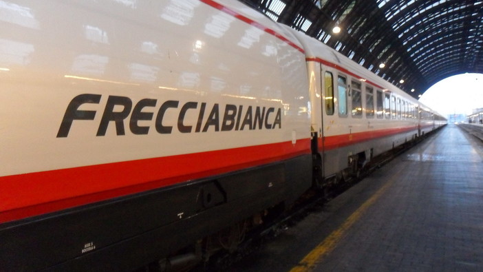 Avvistato Treno Frecciabianca tra Taggia e Ventimiglia: test sulla linea ferroviaria regionale (VIDEO)