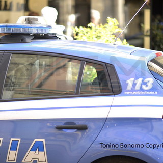 Sanremo, sudamericana "beccata" a rubare vestiti all'Oviesse: intervento della Polizia