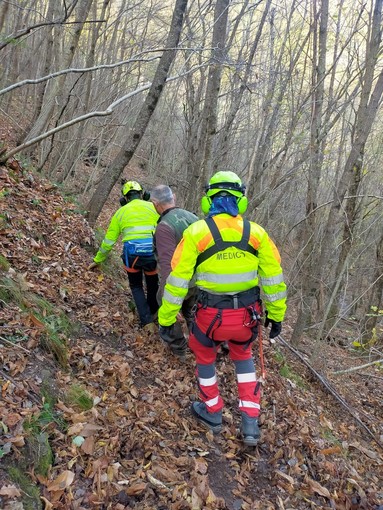 Molini di Triora, viene ferito da un cinghiale: si alza in volo l'elisoccorso (Foto e video)