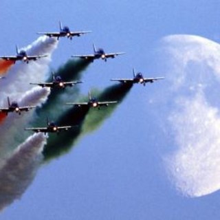 Sanremo: le frecce tricolori provano per lo show, l'episodio di un lettore