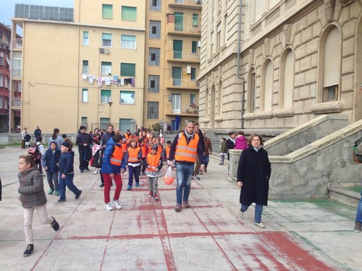 Sanremo: al via il progetto Pedibus. Bambini accompagnati dai volontari ufficiali di gara dell’associazione AUG “Adolfo Rava”