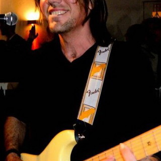 Sanremo: questa sera al 'Victory Morgana Bay' i 'Solid Rockers' tributo ai Dire Straits