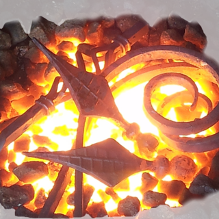 Da Fabbro Viale di Gino e Luca a Ventimiglia, potrete andare alla scoperta della vera arte del ferro battuto e molto altro