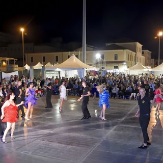 Imperia: Festa di San Giovanni ad Oneglia, nella seconda serata superato brillantemente anche l’effetto “Nazionale”