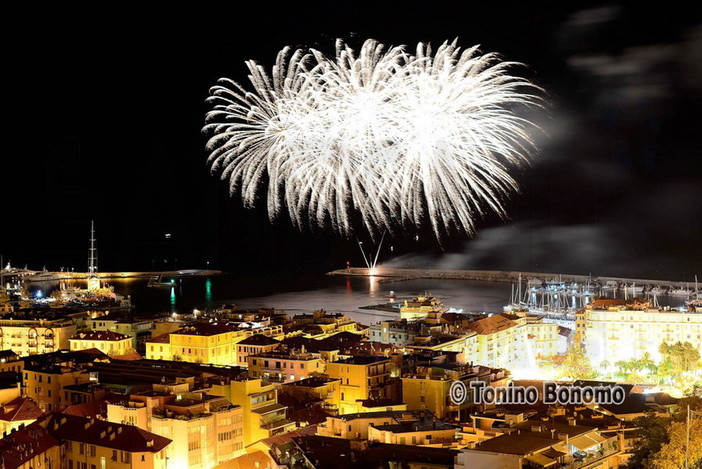 Sanremo: 14 agosto diverso dal solito, il Covid ha cancellato i fuochi ma ci sarà lo spettacolo di fronte al Casinò