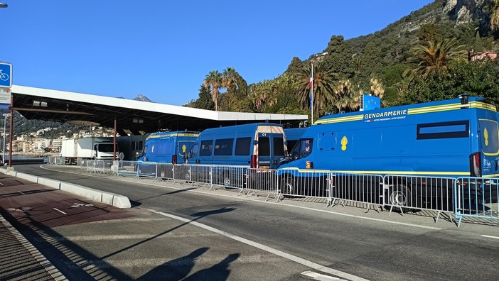 Sicurezza interna per il G7: ripristino dei controlli di frontiera a Ventimiglia 11 arrestati e 8 denunce Sicurezza interna per il G7: ripristino dei controlli di frontiera a Ventimiglia 11 arrestati e 8 denunce