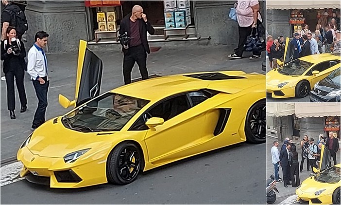 Fabrizio Corona avvistato a Ventimiglia, passanti in visibilio (Foto) Fabrizio Corona avvistato a Ventimiglia, passanti in visibilio (Foto)