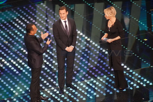 #Festival 2017: Totti rompe il ghiaccio della seconda serata, a rischio eliminazione i duetti e Bianca Atzei