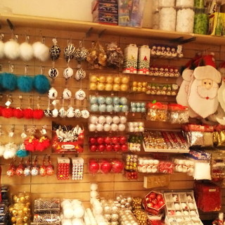Festidea: gli specialisti di decorazioni e costumi natalizi, a Sanremo in via Volta