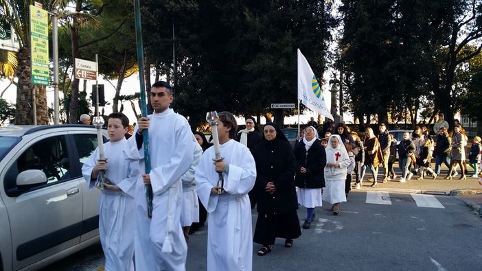 Diano Marina: le foto della celebrazione per Sant'Antonio Abate, tante le persone presenti Diano Marina: le foto della celebrazione per Sant'Antonio Abate, tante le persone presenti