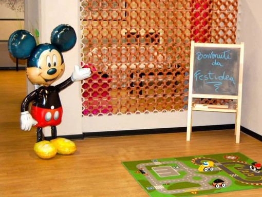 Tanti auguri Festidea! Da sei anni a contatto con i clienti ma anche consegne giornaliere in tutta Italia