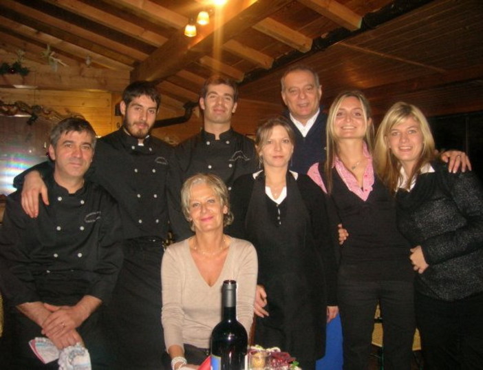 Marcello Panizzi insieme alla sua famiglia (da Facebook) Marcello Panizzi insieme alla sua famiglia (da Facebook)