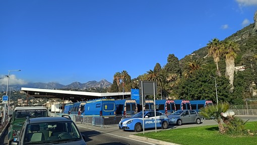 Organizzazione criminale di passeur messa in ginocchio dalla Calabria: a Ventimiglia sequestrato un esercizio commerciale Organizzazione criminale di passeur messa in ginocchio dalla Calabria: a Ventimiglia sequestrato un esercizio commerciale