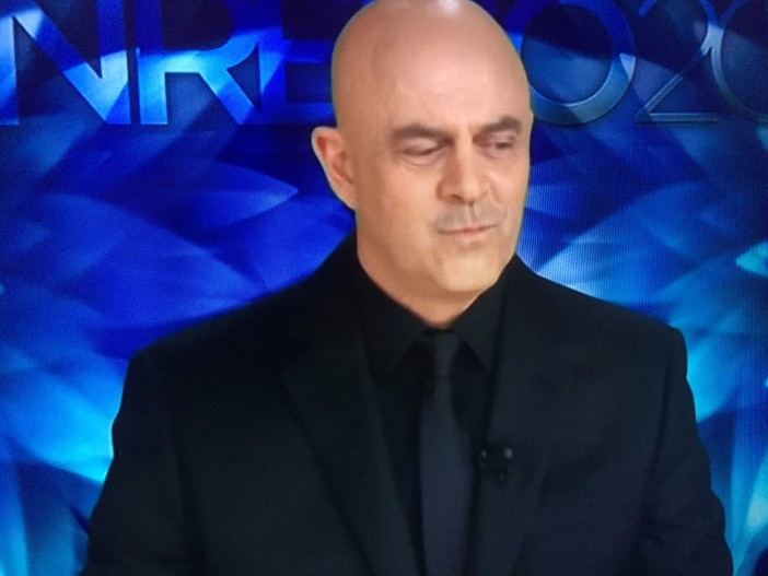 #Sanremo2017: Crozza,"Voi due siete talmente belli e simpatici sul quel palco che viene voglia di pagare il canone, a Mediaset però"
