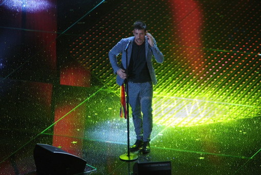 #Sanremo2016: Francesco Gabbani vince il premio Mia Martini per le nuove proposte