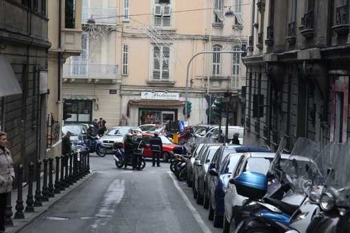 Sanremo: assente segnaletica orizzontale in via Zeffiro Massa, le considerazioni di un lettrice