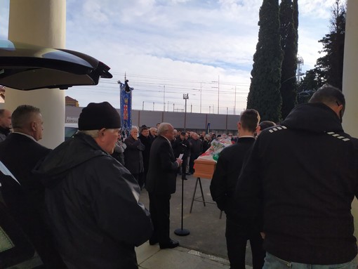 Imperia: in tanti hanno salutato per l'ultima volta il senatore Nedo Canetti, il ricordo commosso della nipote Imperia: in tanti hanno salutato per l'ultima volta il senatore Nedo Canetti, il ricordo commosso della nipote