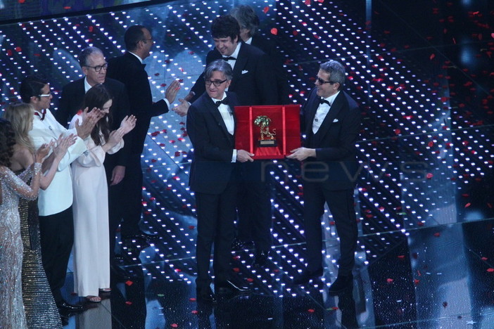 #Sanremo2016: gli Stadio con 'Un giorno mi dirai' vincono il Festival delle emozioni #Sanremo2016: gli Stadio con 'Un giorno mi dirai' vincono il Festival delle emozioni