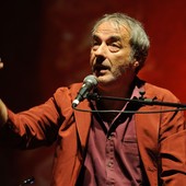 Il Club Tenco saluta David Riondino: l’addio a un giullare colto, libero e indimenticabile