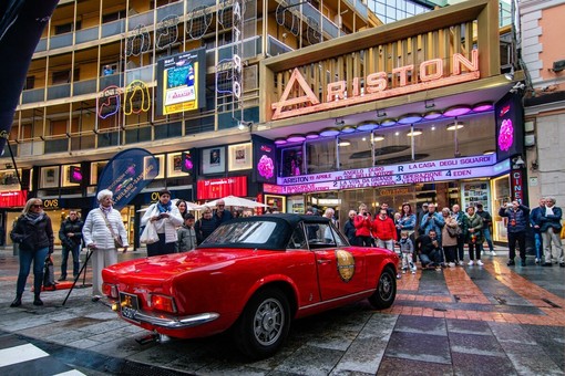 Sanremo in Fiore celebra i 120 anni della Coppa Milano-Sanremo tra motori storici e spettacoli floreali Sanremo in Fiore celebra i 120 anni della Coppa Milano-Sanremo tra motori storici e spettacoli floreali