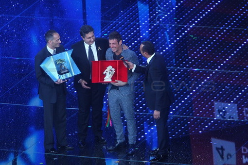 Francesco Gabbani con Amen vince #Sanremo2016 tra le Nuove Proposte Francesco Gabbani con Amen vince #Sanremo2016 tra le Nuove Proposte