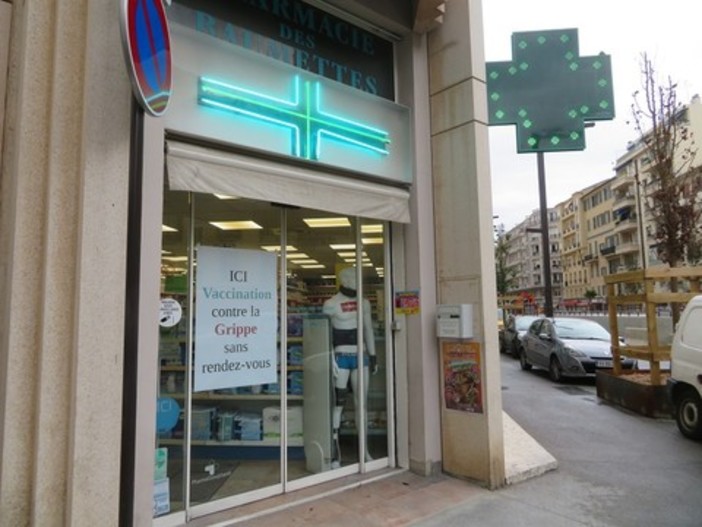 Francia, manca il vaccino contro la “grippe”: tra le regioni in difficoltà la Provence Alpes Côte d’Azur e la Corsica