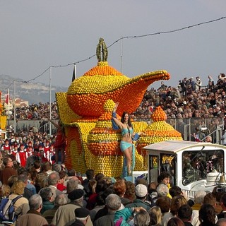 E' "Broadway" il tema della 84a Fête du Citron di Mentone, carnevale trionfante con i colori dei limoni