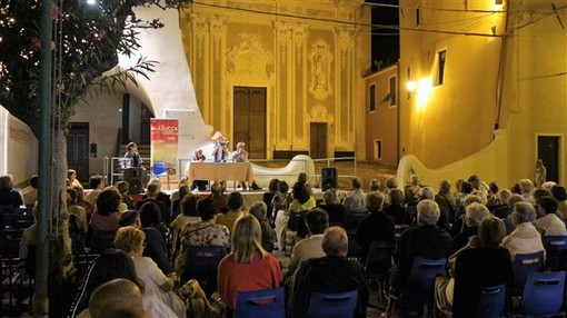 Riva Ligure: Oggero e Farinetti chiudono tra gli applausi la rassegna "Sale in Zucca" Riva Ligure: Oggero e Farinetti chiudono tra gli applausi la rassegna "Sale in Zucca"