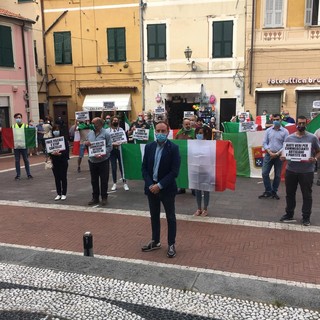 Imperia, flash mob della Lega contro le misure economiche del Governo. Di Muro: "Lo Stato assente con i cittadini" (foto e video)