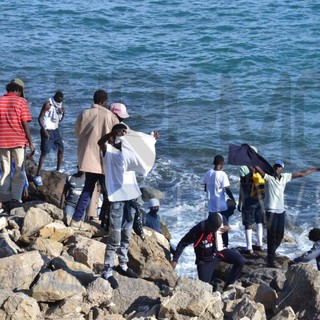 Ventimiglia: poliziotto insultò i migranti sui Balzi Rossi, aperto procedimento disciplinare Ventimiglia: poliziotto insultò i migranti sui Balzi Rossi, aperto procedimento disciplinare