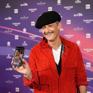 Sanremo 2027, Fiorello lancia lo spoiler a sorpresa: "Una sera con Stefano De Martino ci sarà Brad Pitt" Sanremo 2027, Fiorello lancia lo spoiler a sorpresa: "Una sera con Stefano De Martino ci sarà Brad Pitt"