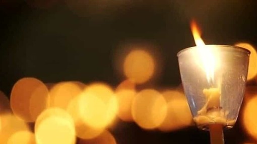 Vallecrosia: fiaccolata di preghiera della Diocesi per le famiglie che hanno perso un figlio Vallecrosia: fiaccolata di preghiera della Diocesi per le famiglie che hanno perso un figlio