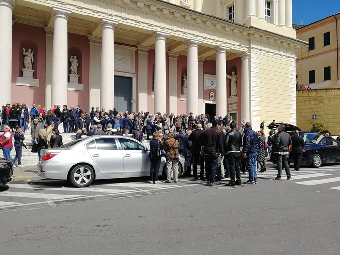 Imperia: mondo politico e sportivo riunito per l'ultimo saluto a Rodolfo Leone. Don Lucio "Grande il suo impegno per la cosa pubblica"