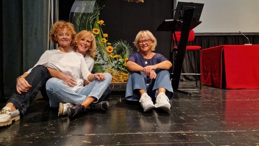I fiori di Sanremo ad Alba con lo Zonta Club (Foto) I fiori di Sanremo ad Alba con lo Zonta Club (Foto)