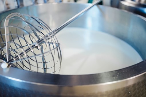 Formaggio Cagliata: tutto quello che c'è da sapere su questa materia prima unica per la produzione di altri formaggi Formaggio Cagliata: tutto quello che c'è da sapere su questa materia prima unica per la produzione di altri formaggi