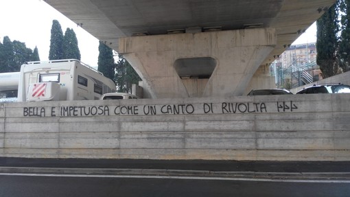 Imperia: “Ioculano bastardo, noi non ci scusiamo”, cancellata la scritta contro il Sindaco di Ventimiglia nel parcheggio del cimitero di Oneglia, al suo posto una frase tratta da un brano di Bronson