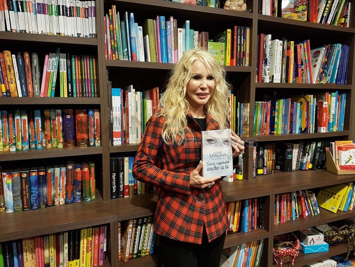 "Sarà capitato anche a te", Ivana Spagna: “Con questo libro mi è tornata la voglia di scrivere canzoni” (VIDEO) "Sarà capitato anche a te", Ivana Spagna: “Con questo libro mi è tornata la voglia di scrivere canzoni” (VIDEO)