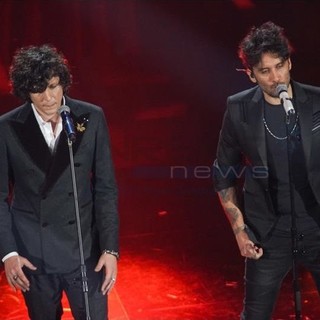 #Sanremo2018 inizia con una "bomba": la canzone di Meta e Moro è davvero inedita? #Sanremo2018 inizia con una "bomba": la canzone di Meta e Moro è davvero inedita?